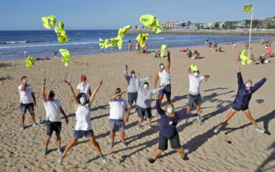 Los acomodadores de Gijón dicen adiós a la playa