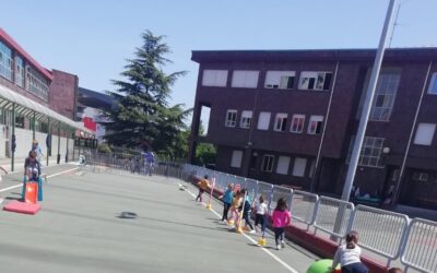 Gijón peatonaliza el acceso a la escuela de Las Mestas y el Colegio Clarín