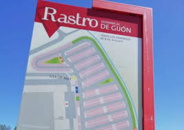 Los puestos de artículos usados vuelven a su ubicación en el rastro de Gijón